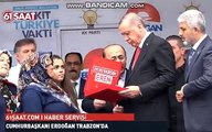 Erdoğan, Şehit Eren Bülbül'ün annesine mitingde anahtar teslim etti
