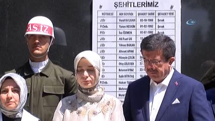 Bakan Zeybekci, Huzurevi Sakinlerinin Korosunda Türkü Söyledi