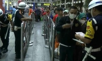 H-1 Lebaran, Pemudik Masih Padati Terminal Kampung Rambutan