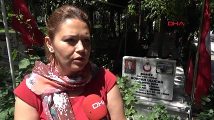 İzmirliler, Arife Günü Şehitlerine Koştu