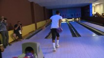 En coulisses - Les joueurs anglais s'offrent une partie de bowling