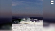 Ce surfeur se fait souffler par une vague énorme