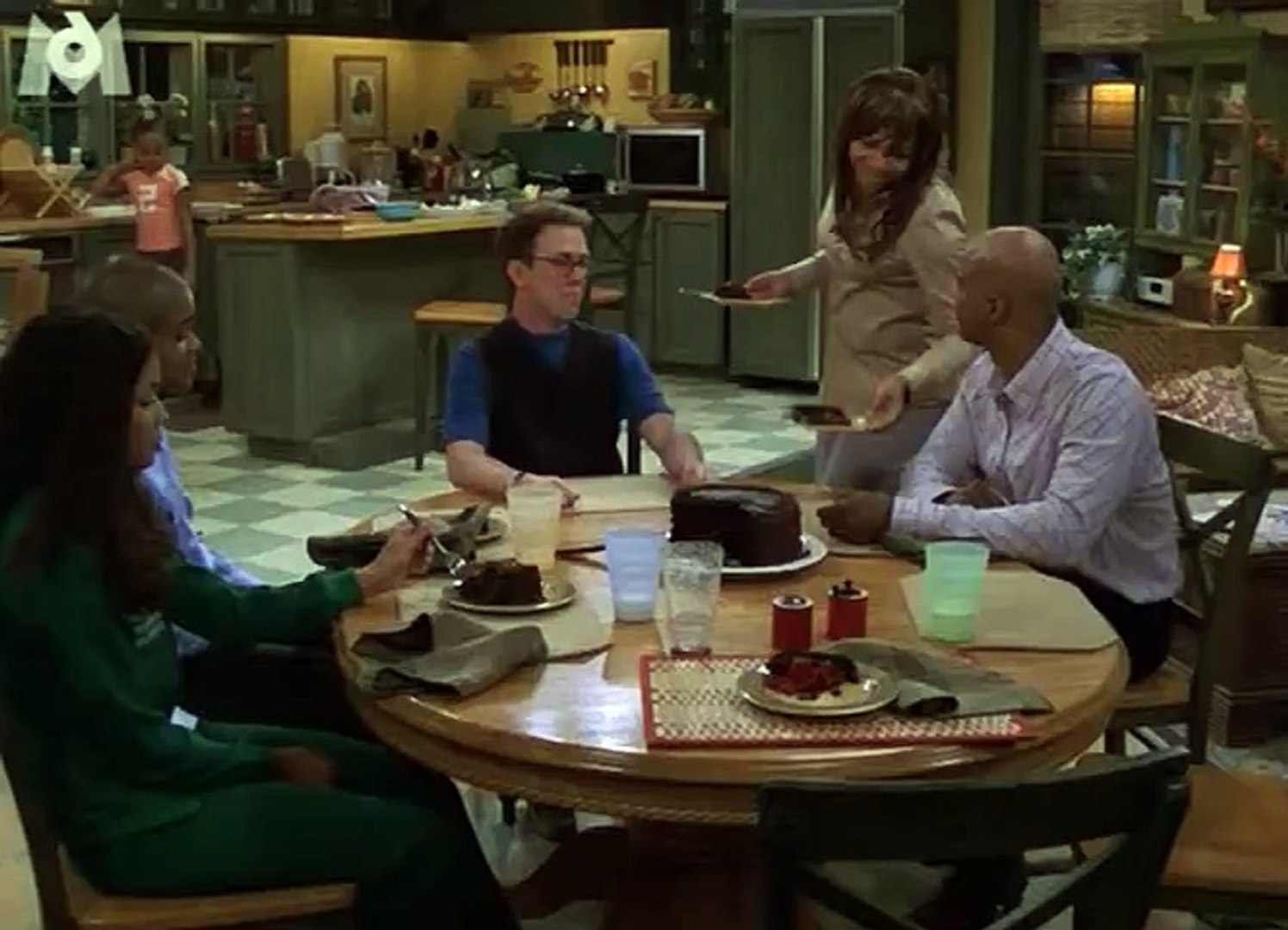 Ma Famille D Abord 4 07 Larry Un Ami Qui Vous Veut Du Bien Fr Dailymotion Video