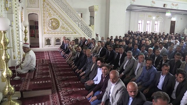 İçişleri Bakanı Soylu bayram namazını kıldı - HAKKARİ