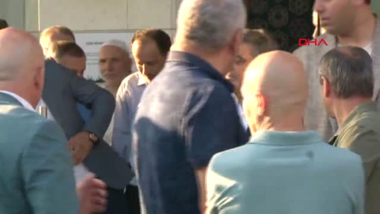 İstanbul- Abdullah Gül Bayram Namazını Tekke Camii'nde Kıldı