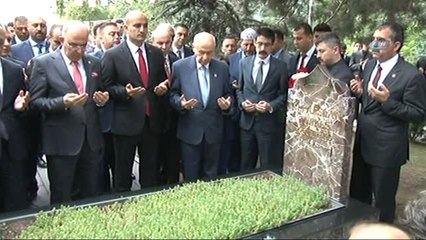 Devlet Bahçeli, Türkeş'in Mezarını Ziyaret Etti