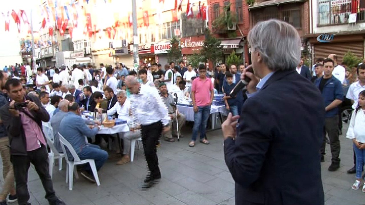 Beyoğlulu vatandaşlar, Bayram namazı sonrası kahvaltıda buluştu