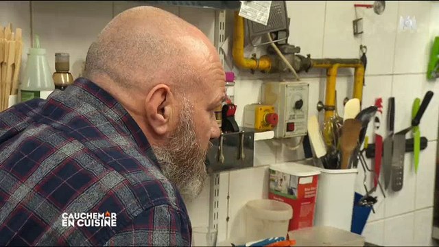 Excédé par le cuisinier d'un restaurant, Philippe Etchebest quitte l'établissement - Regardez