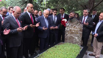 Bahçeli, Alparslan Türkeş'in kabrini ziyaret etti - ANKARA
