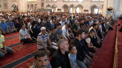 Kocatepe Camii avlusunda bayram sevinci