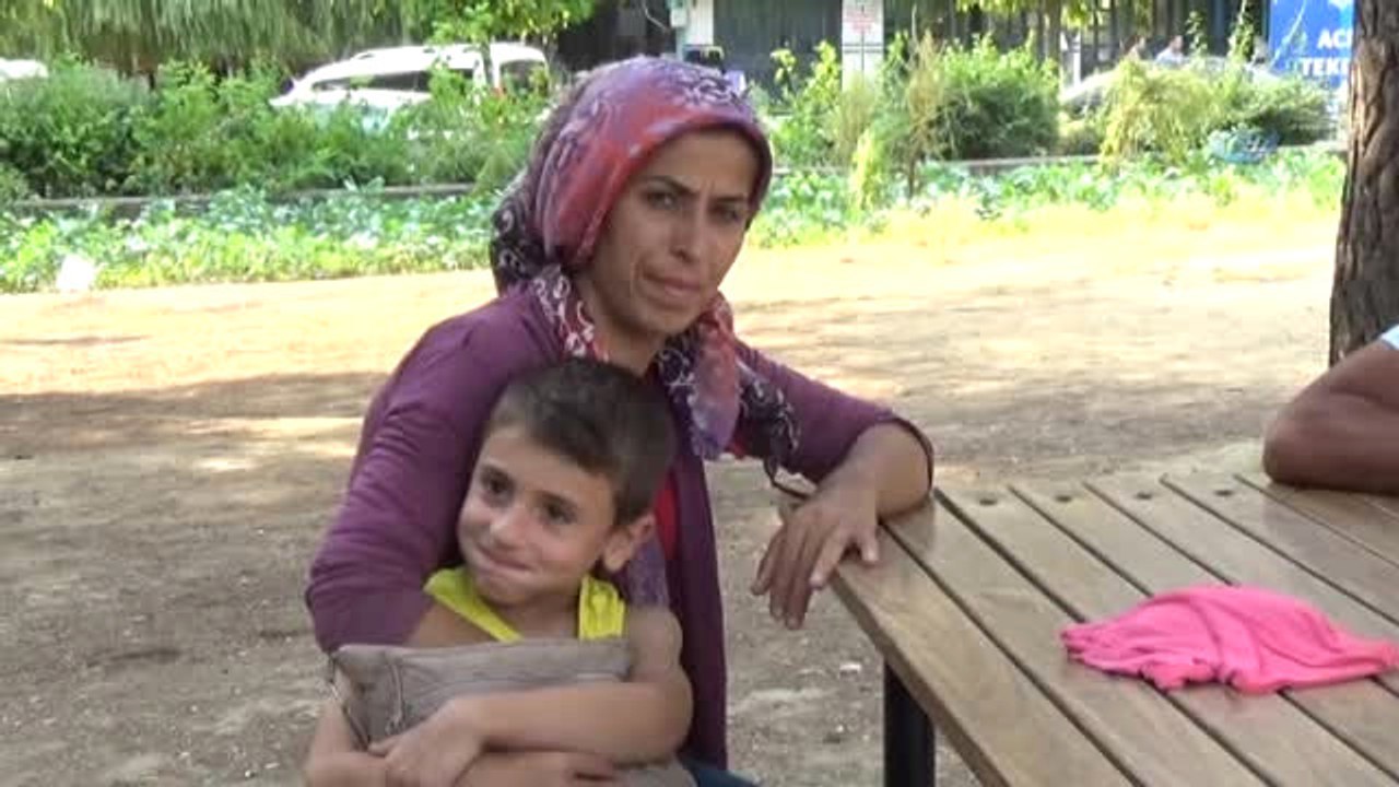 En Acı Bayram...2 Çocuklarıyla Günlerdir Parkta Kalıyorlar