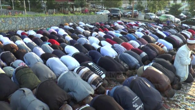 Pa Koment - Fiter Bajrami; Riti i faljes kryhet në të gjitha xhamitë e vendit