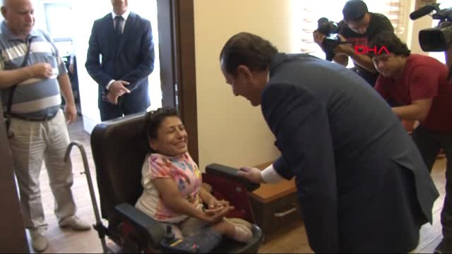 Adana Engelli Kadının Çalınan Cep Telefonu Polis Tarafından İade Edildi