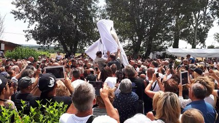 Viviers : la statue de Johnny Hallyday dévoilée