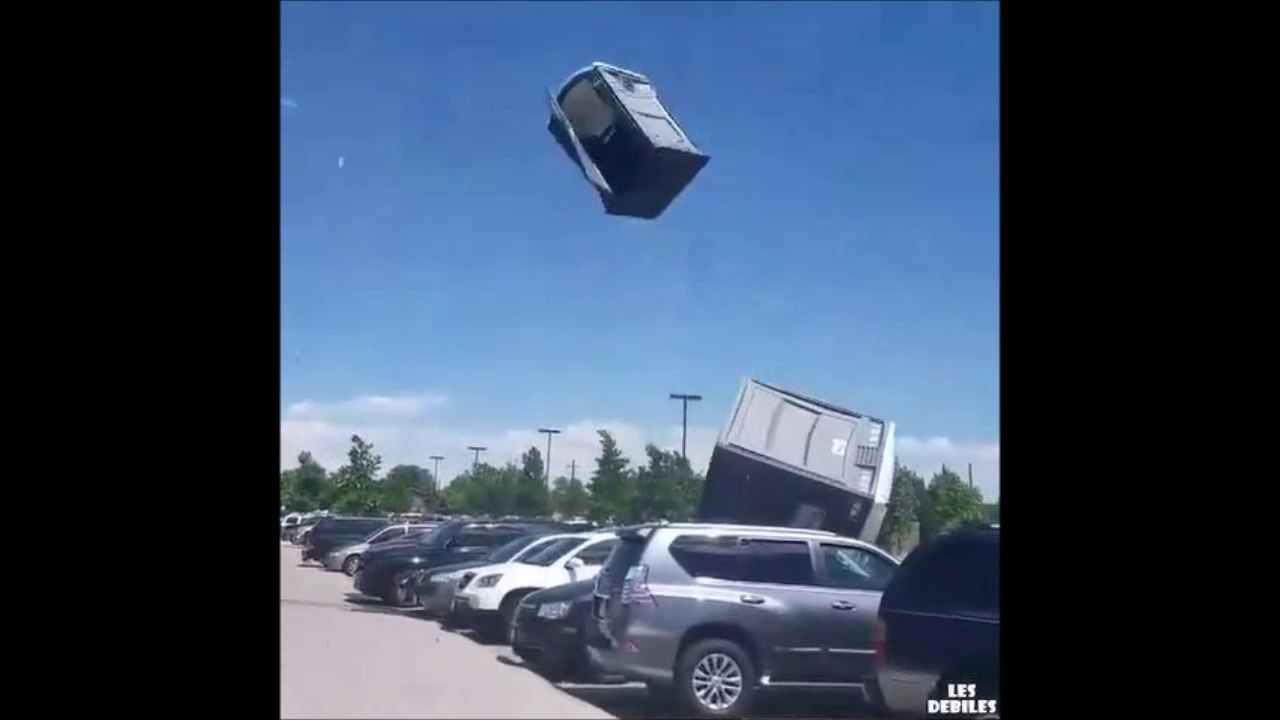 Quand la tempête emporte des toilettes de chantier...