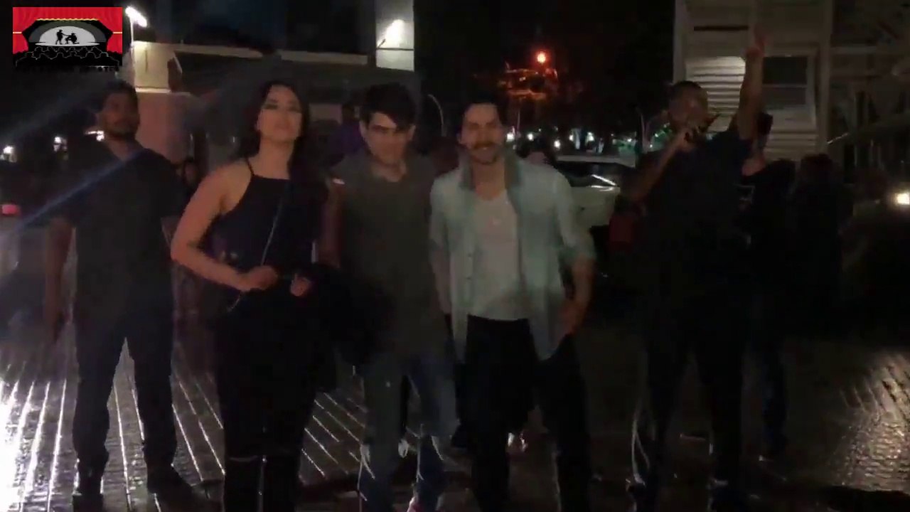 वरुण  धवन और सोनाक्षी  सिन्हा  पहुंचे  रेस 3 के स्पेशल स्क्रीनिंग पर