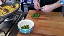 France Bleu Pays d'Auvergne vous offre votre premier cours de cuisine en vidéo ! Troisième étape : faire revenir les légumes