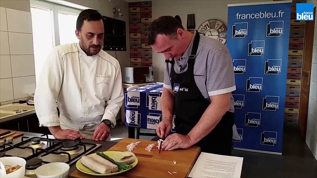 France Bleu Pays d'Auvergne vous offre votre premier cours de cuisine en vidéo ! Quatrième étape : préparer l'échalote et la ciboulette