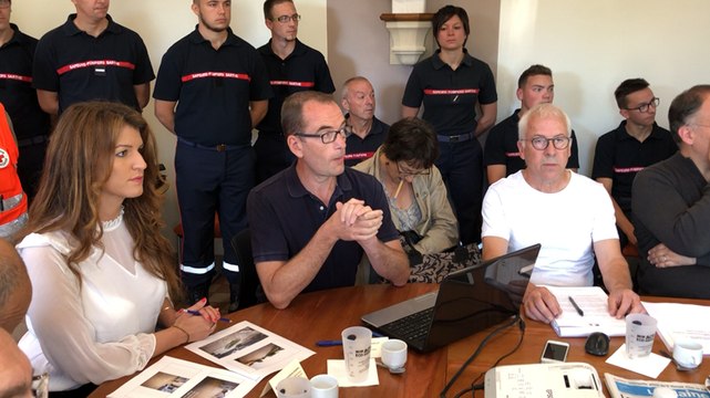 La secrétaire d’Etat rend visite aux victimes des inondations à Souligné-sous-Ballon