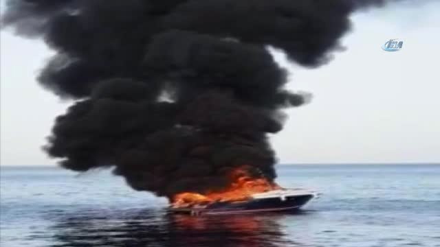 Tekne Alev Alev Böyle Yandı...12 Metrelik Tekne Küle Döndü