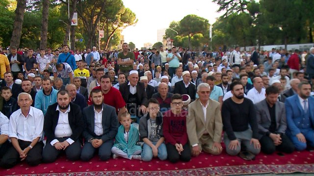 Myslimanet mbyllin agjerimin, festojne Fiter Bajramin