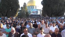 90 ألف فلسطيني يؤدون صلاة العيد بالمسجد الأقصى
