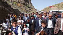 Hakkari Hakkari'de Köylülerden Jandarma Karakoluna Davul- Zurnalı Bayram Ziyareti Hd