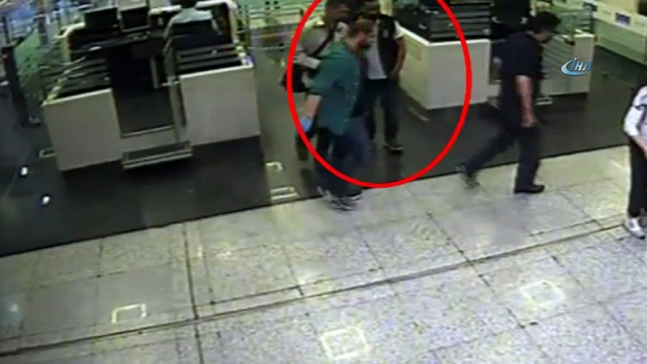 Atatürk Havalimanı'nda durumundan şüphelinin şahsın midesinde 1100 gram kokain çıktı