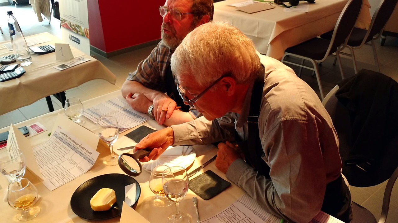 Saint-Ghislain: au concours du beurre de ferme au lait cru non salé