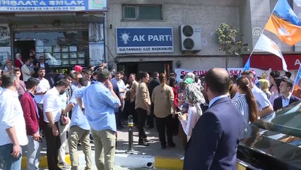 Скачать видео: Cumhurbaşkanı Erdoğan, AK Parti Sultangazi İlçe Başkanlığı'nı ziyaret etti - İSTANBUL