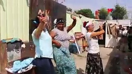 HDP'nin seçim aracı Roman mahallesine girerse...