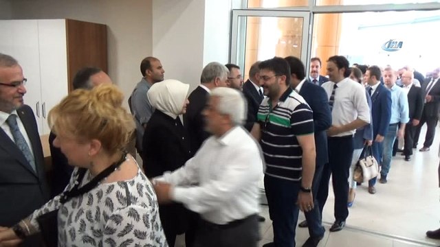 Bakan Özlü: 'Hiçbir siyasi görüş insan hayatını hiçe sayacak kadar değerli değildir. Yapılan bu saldırı tahammülsüzlüğün bir göstergesidir ve biz bunu şiddetle kınıyoruz'