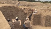 Arqueólogos hallan nuevos murales en la mayor ciudad precolombina de adobe