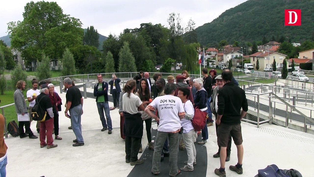 Les opposants au glyphosate portent plainte