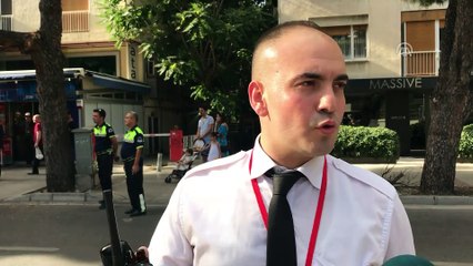 Ağaç park halindeki araçların üzerine devrildi - İZMİR