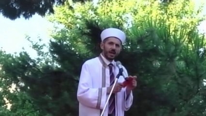 Besimtaret muslimane festojne fiter bajramin