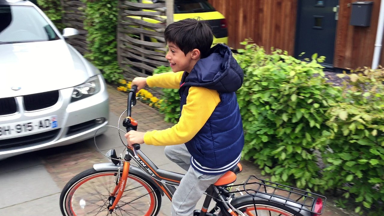 Elza et Tom font du vélo aux Pays Bas