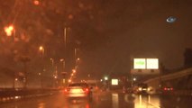 İstanbul'da Gök Gürültülü Yağmur Etkili Oldu.