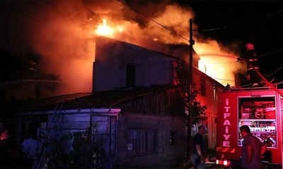 Bolu'da yangın evleri kül etti