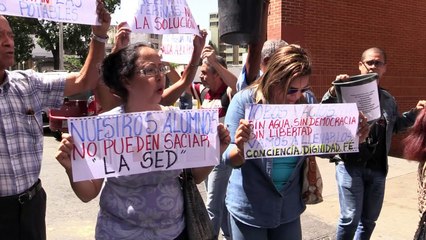 La escasez de agua agobia a los venezolanos
