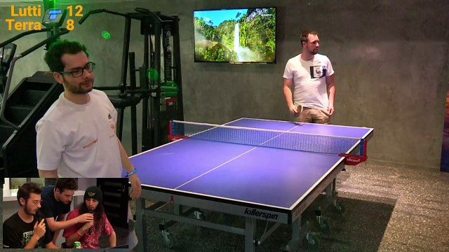 Il rage et casse la raquette de Ping Pong de la VILLA...