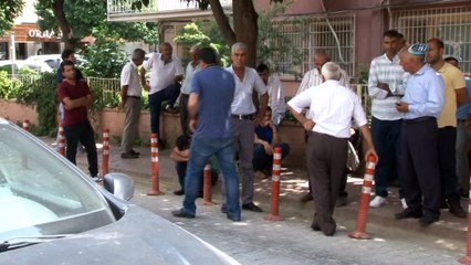 Dolmuş kapısına eteği sıkışan kadın hayatını kaybetti