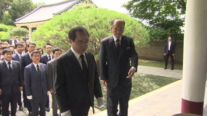 [부산] 더불어민주당 부산지역 당선인 충렬사 참배 / YTN