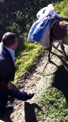 Eşekçe konuşan adam