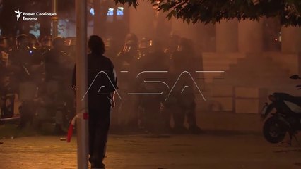 Protesta, policë të lënduar dhe objekte të dëmtuara