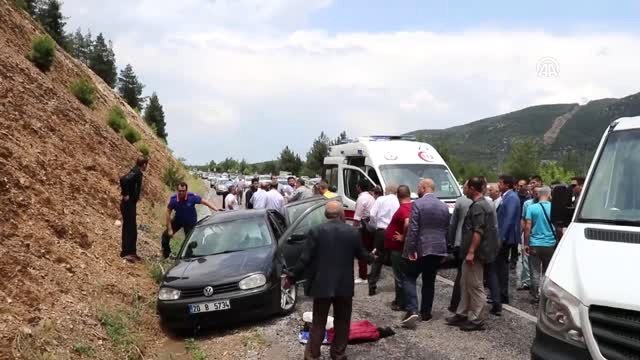 Denizli'de Trafik Kazası - Ekonomi Bakanı Nihat Zeybekci, Yaralılarla İlgilendi