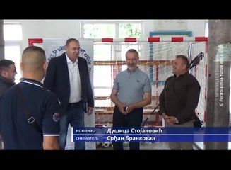 Željko Tanasković uručio sportsku opremu vlaolskoj osnovnoj školi, 16.jun 2018. (RTV Bor)