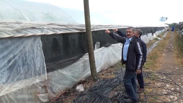 Ceviz Büyüklüğündeki Dolu, Seralarda Zarara Yol Açtı