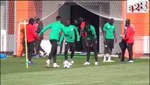 REVIVEZ L’ARRIVÉE DES LIONS DU SÉNÉGAL ET LEUR PREMIER ENTRAINEMENT