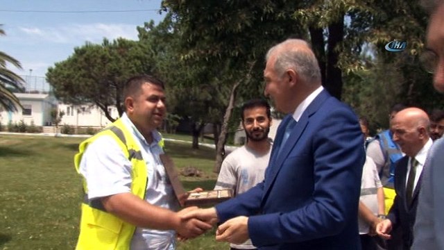 İBB Başkanı Mevlüt Uysal görev başındaki personellerle bayramlaştı- Başkan Uysal: “185 bin Suriyeli geri dönmüş vaziyette'- Başkan Uysal: “? Huzurlu bir şekilde yaşayabilmeleri için de bizim güçlü olmamıza ihtiyacımız var”